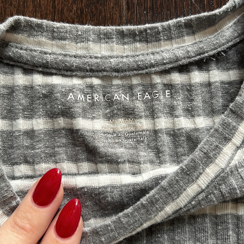 American Eagle | Cropped Ribbed Long Sleeved T-shirt - Picture 3 of 5